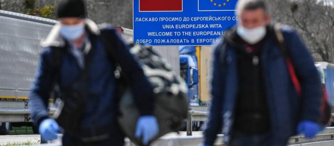 Польша возвращает обязательный карантин для прибывающих из-за границы